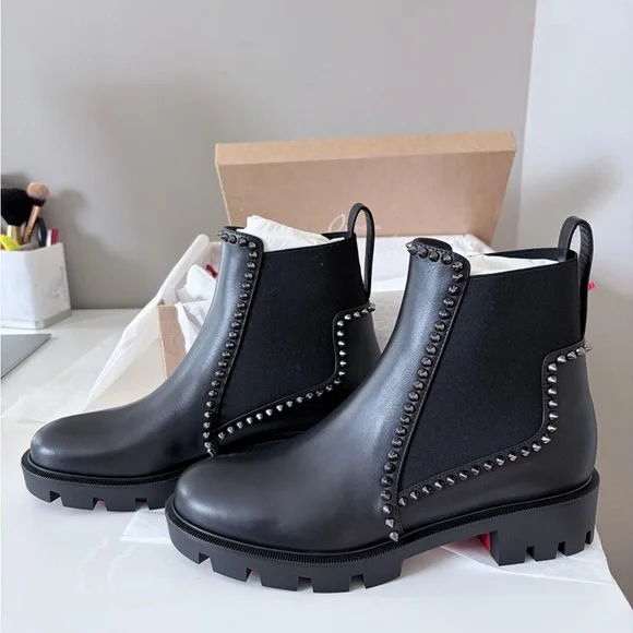 Christian Louboutin Elegant White and Red Intimates - Picture 2 of 7